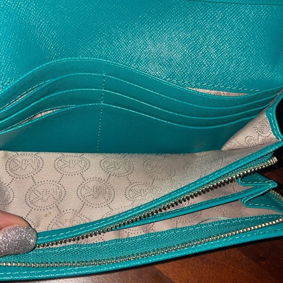 MICHAEL KORS Wallet multi card holder zip change compartment gold hardware - Picture 12 of 14